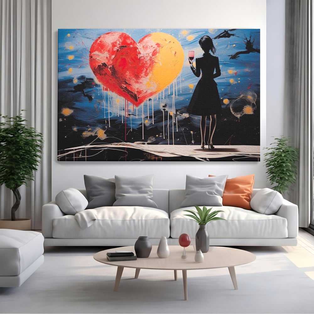 Tablou canvas cu tablou canvas cu femeie si inima uriasa, fara rama, pe sasiu de lemn, pe perete intr-un living